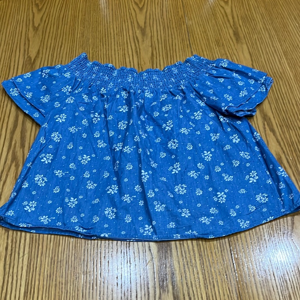 Lily White off the shoulder top, super cute and fun!